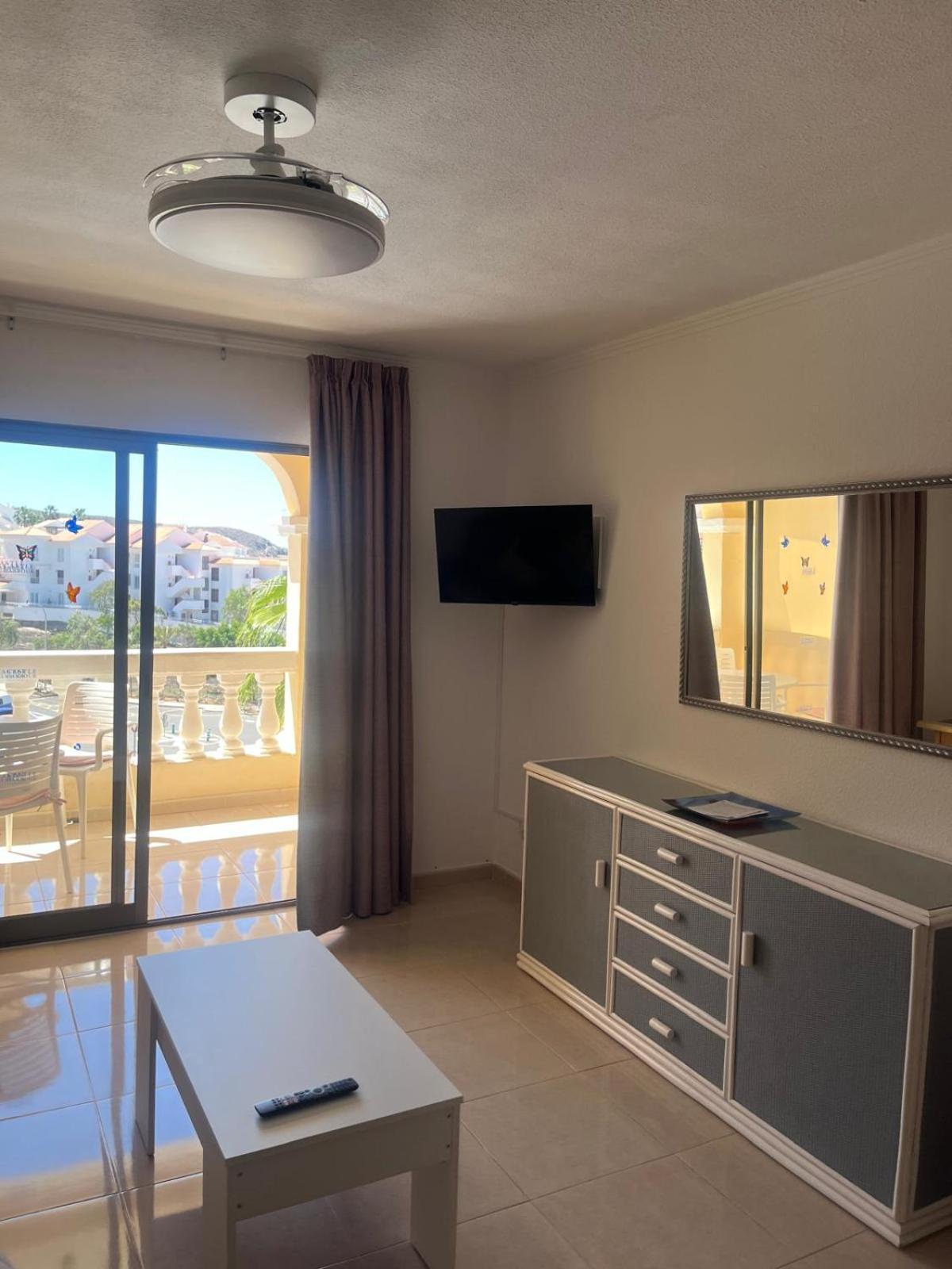 Castle Margherita'S Apartments Los Cristianos  Ngoại thất bức ảnh
